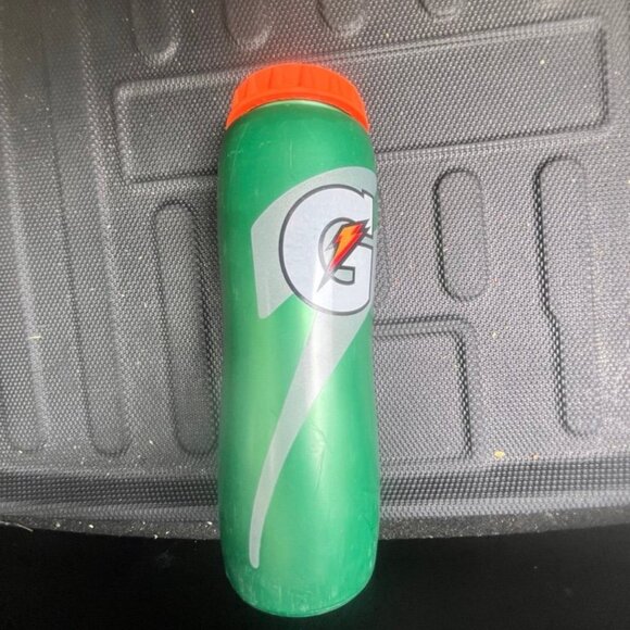 4-Pack Green Gatorade Squirt Bottles – 32oz & Mini Bottle - Picture 2 of 4